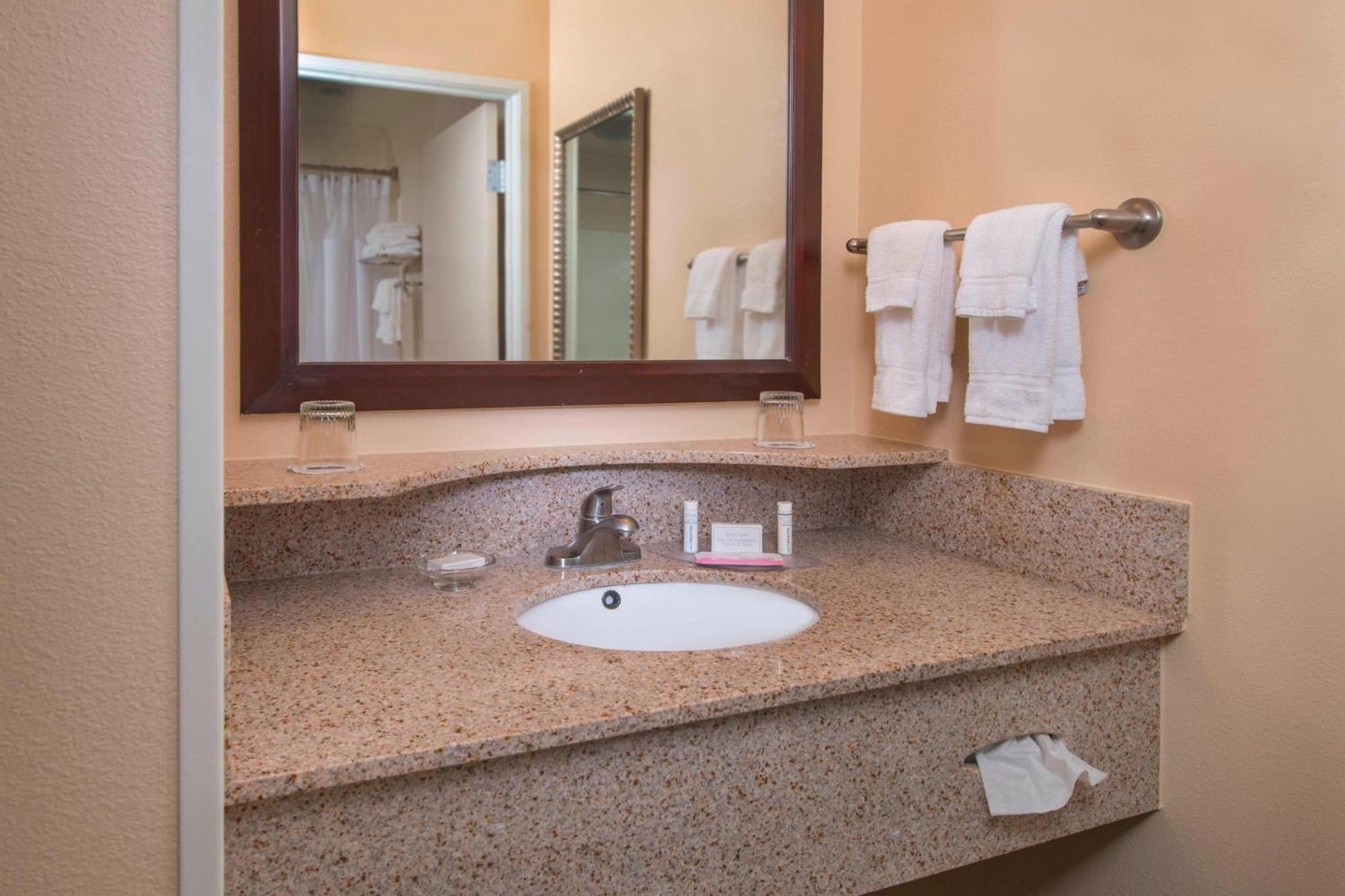 Springhill Suites Prince Frederick Экстерьер фото