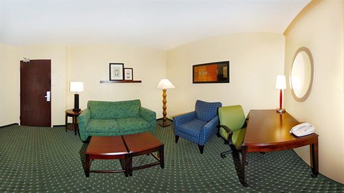 Springhill Suites Prince Frederick Экстерьер фото